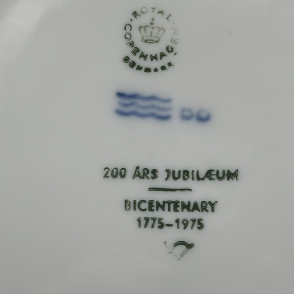 Royal Copenhagen Collectors Plate BICENTENARY 1775-1975 - Picture 3 of 3